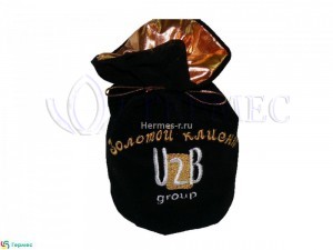 Машинная вышивка логотипа на подарочном мешочке