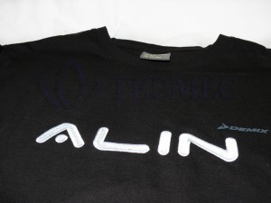 Вышивка логотипа на футболке