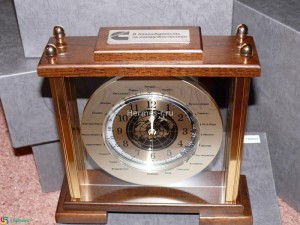 нанесение логотипа на шильд часов