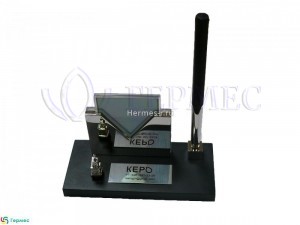 нанесение логотипа на шильд настольного прибора