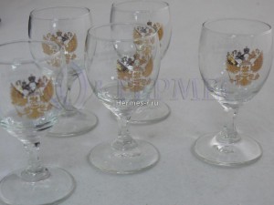 Деколь золотыми красками на рюмках