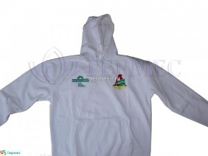 нанесение логотипа на толстовку с капюшоном