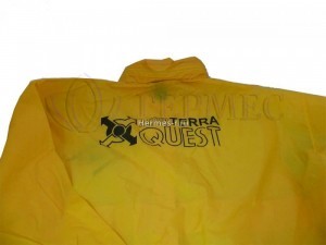 Одноцветная печать на ветровке, спина