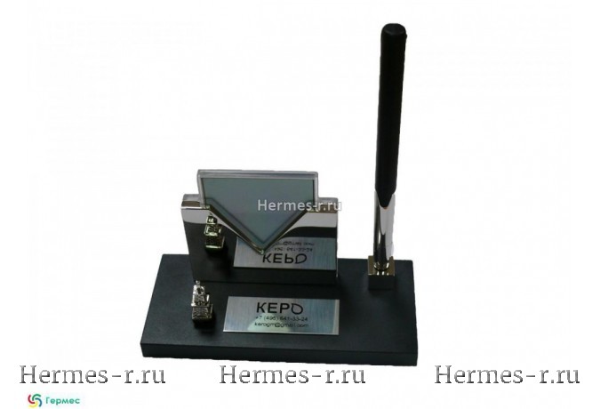 нанесение логотипа на шильд настольного прибора