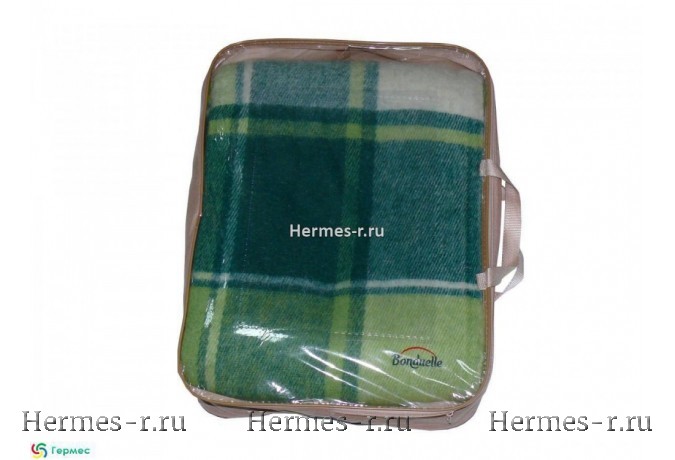 Нанесение вышивки на шерстяной плед