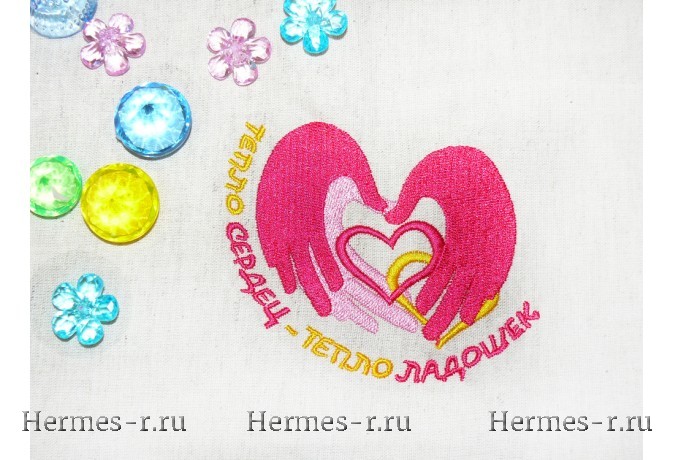 Вышивка логотипа на ткани